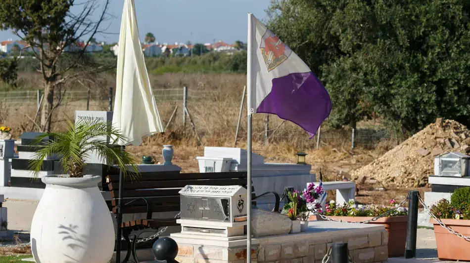קברו של סמ"ר דוד חיים ניני ז"ל. שתולים יולי 2016 קברו של סמ"ר דוד חיים ניני ז"ל. שתולים יולי 2016