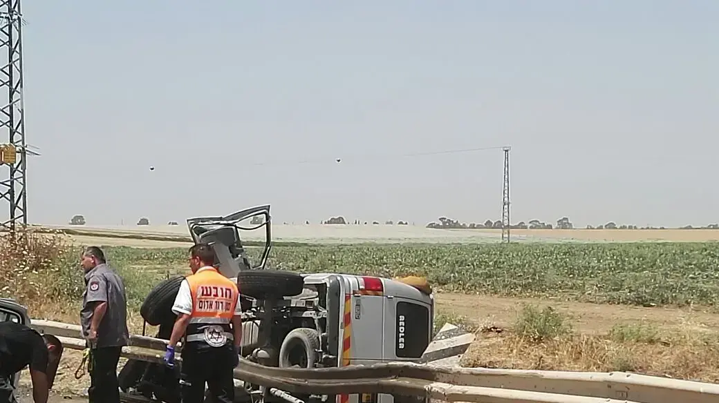 סמוך לכפר הריף בכביש 383 נפצעו 2 בני אדם בהם אחד באורח אנוש אשר נלכד באחד מכלי הרכב ואחד באורח בינוני , תאונת דרכים בין שני כלי רכב סמוך לכפר הריף בכביש 383 נפצעו 2 בני אדם בהם אחד באורח אנוש אשר נלכד באחד מכלי הרכב ואחד באורח בינוני , תאונת דרכים בין שני כלי רכב