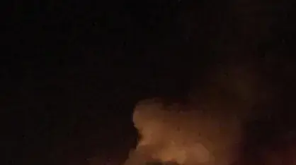 עשן מיתמר מקבר האימאם עלי אל-האדי בעיראק, 8 ביולי 2016