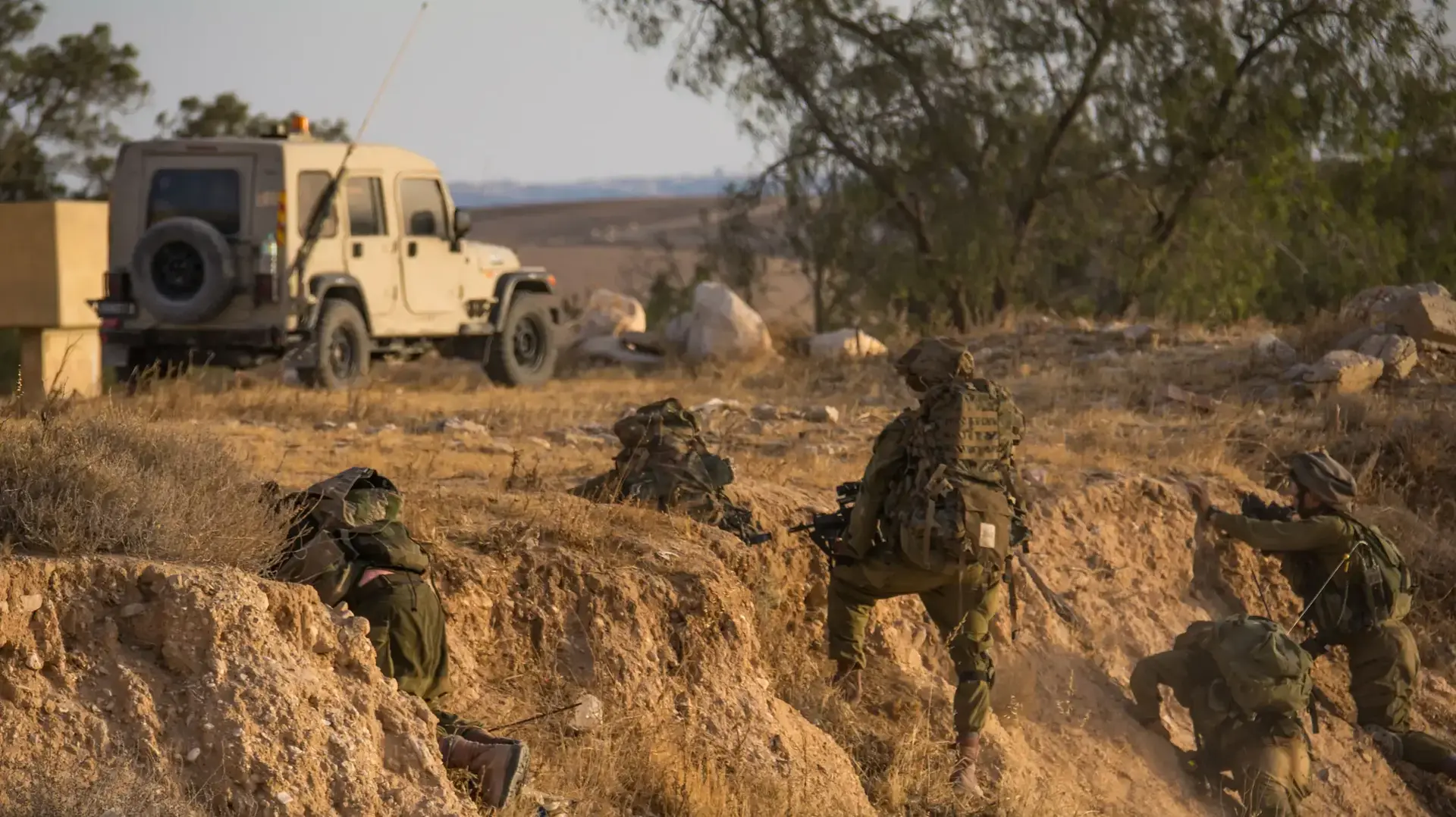 אימון חיילי פלוגת הטירונים של גדוד 932 של הנח"ל בבית מלון נטוש בדרום. יולי 2016
