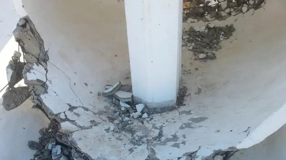 מעשה ונדליזם ביצירתו של יגאל תומרקין, מצפה מואב, ערד. יולי 2016
