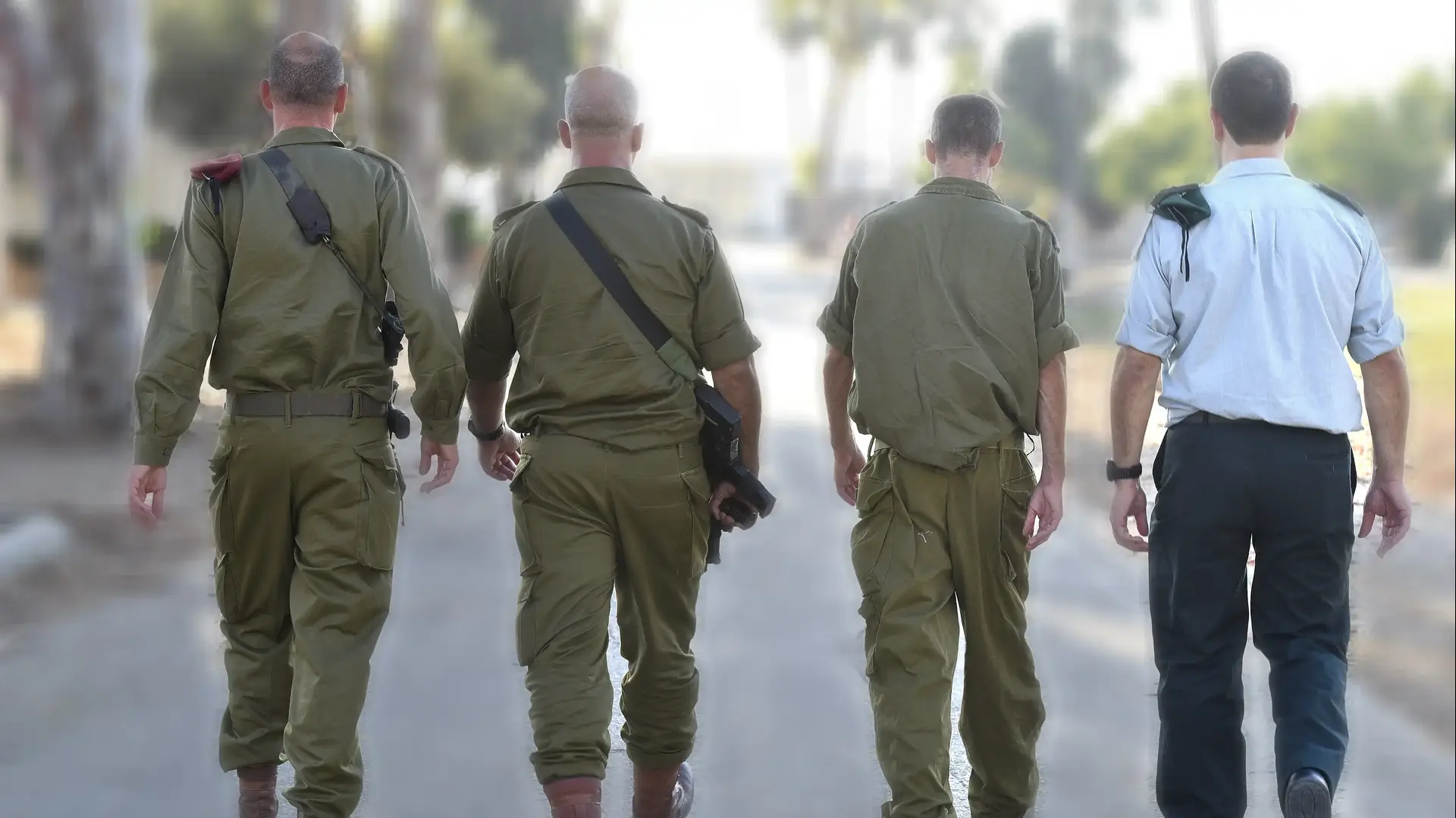סא"ל י', סא"ל א', אל"מ ע' וסרן במיל' א', מפקדים ביחידת מגלן במהלך מלחמת לבנון השנייה סא"ל י', סא"ל א', אל"מ ע' וסרן במיל' א', מפקדים ביחידת מגלן במהלך מלחמת לבנון השנייה