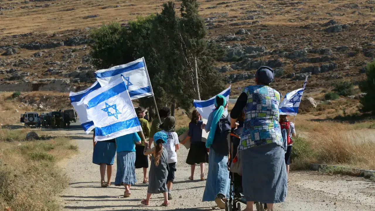 צעדה ממקום הפיגוע בכביש 60 שבו נרצח מיכאל מרק להתנחלות עתניאל שבה התגורר. 10 ביולי 2016 צעדה ממקום הפיגוע בכביש 60 שבו נרצח מיכאל מרק להתנחלות עתניאל שבה התגורר. 10 ביולי 2016