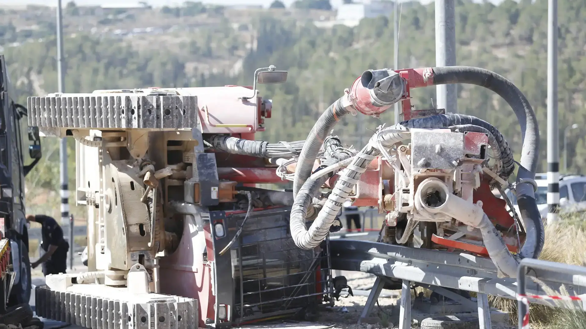 טרקטור נפל ממשאית בצומת חשמונאים, סמוך למודיעין עילית. 12 ביולי 2016 טרקטור נפל ממשאית בצומת חשמונאים, סמוך למודיעין עילית. 12 ביולי 2016