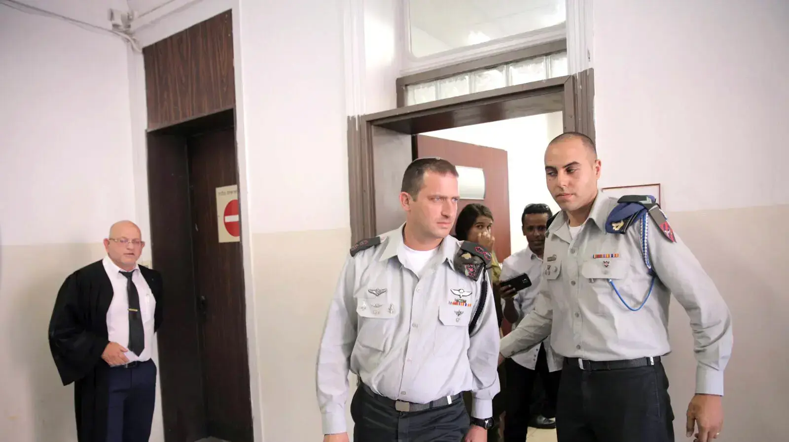מג"ד שמשון סא"ל דוד שפירא מעיד בדיון על החייל היורה אלאור אזריה בבית הדין הצבאי ביפו, 12 ביולי 2016 מג"ד שמשון סא"ל דוד שפירא מעיד בדיון על החייל היורה אלאור אזריה בבית הדין הצבאי ביפו, 12 ביולי 2016