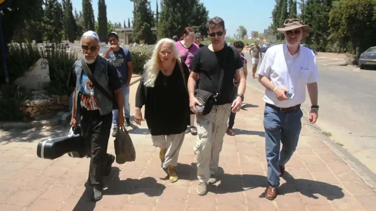 הלוויתו של זלמן שושי בית העלמין ירקון הלוויתו של זלמן שושי בית העלמין ירקון
