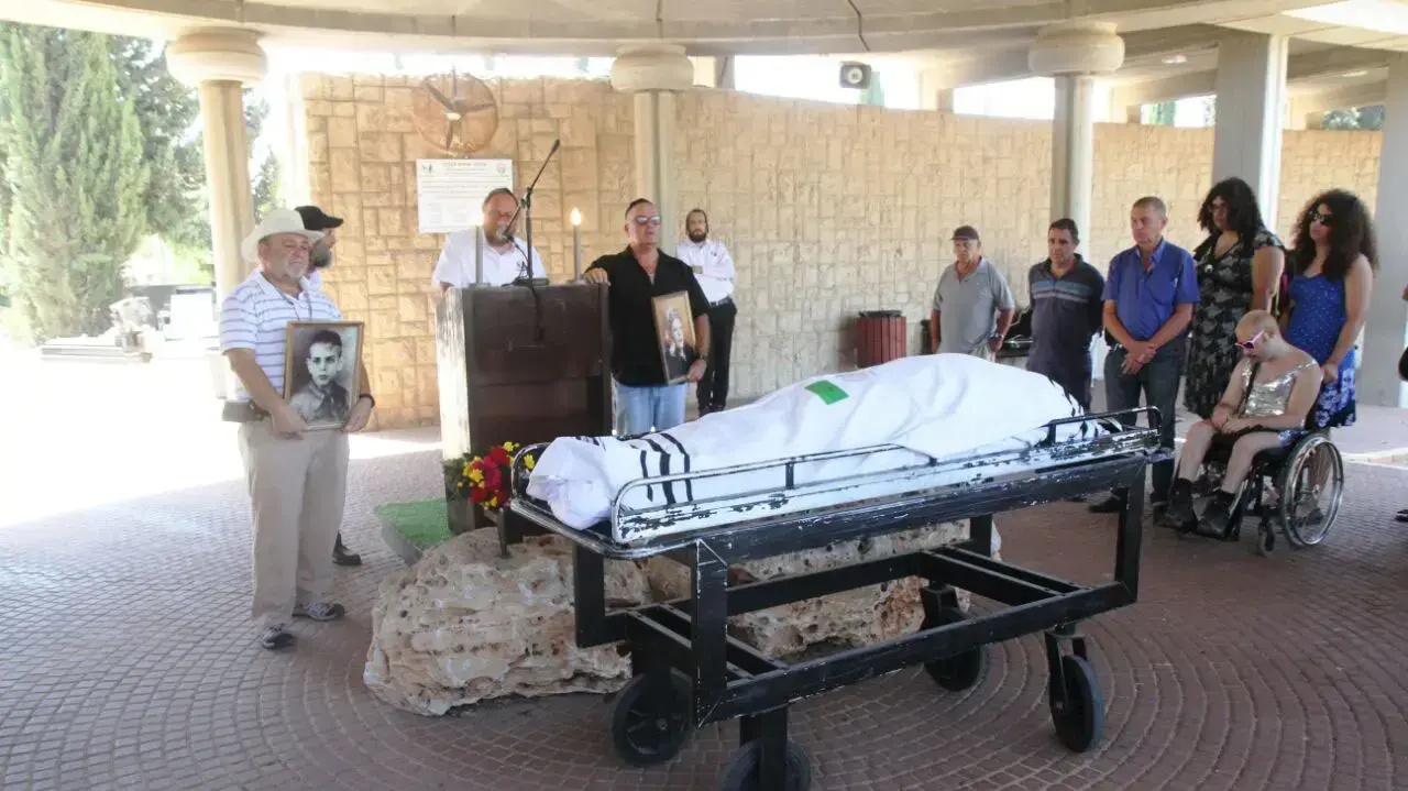 הלוויתו של זלמן שושי בית העלמין ירקון הלוויתו של זלמן שושי בית העלמין ירקון