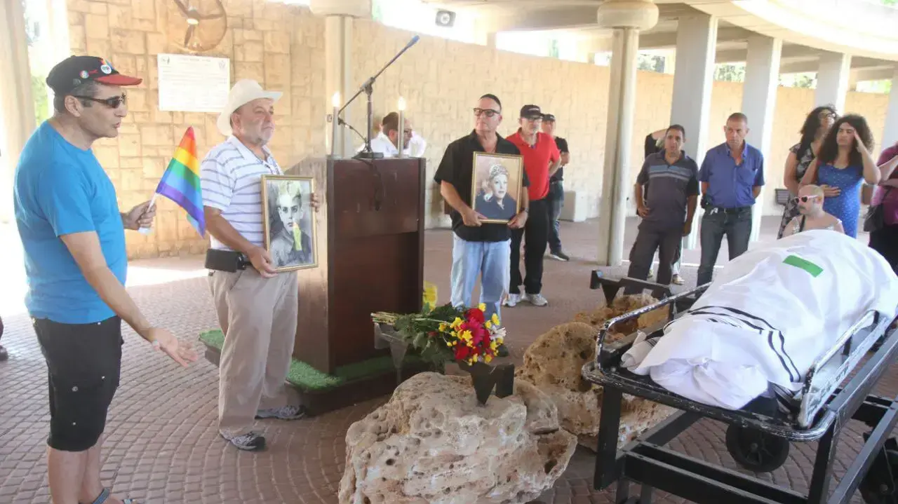 הלוויתו של זלמן שושי בית העלמין ירקון הלוויתו של זלמן שושי בית העלמין ירקון
