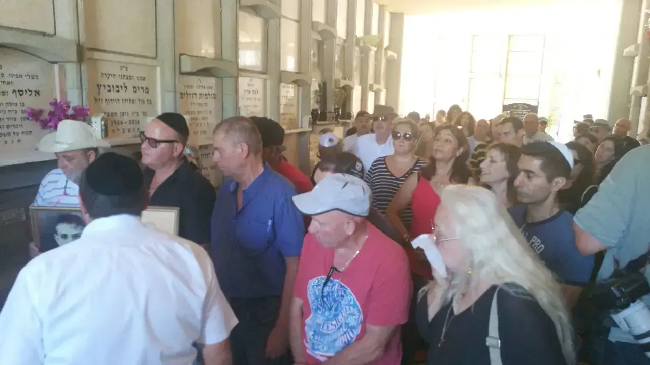 הלווייתו של זלמן שושי בית העלמין ירקון הלווייתו של זלמן שושי בית העלמין ירקון