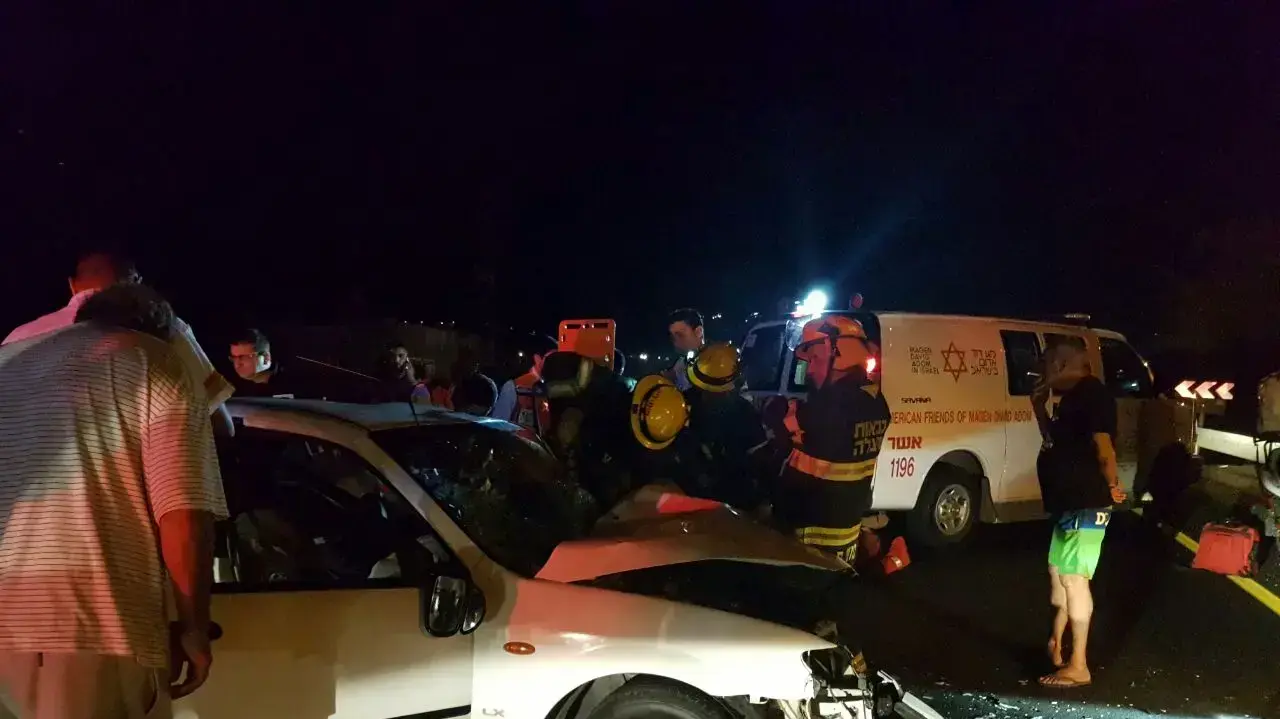 הרוגה וחמישה פצועים בתאונת דרכים בצומת בצת שבצפון 13 יולי 2016 הרוגה וחמישה פצועים בתאונת דרכים בצומת בצת שבצפון 13 יולי 2016