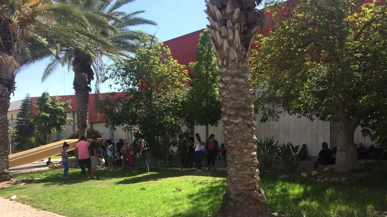 עובדים מתבצרים במפעל אמיליה קוסמטיקה בירוחם עובדים מתבצרים במפעל אמיליה קוסמטיקה בירוחם
