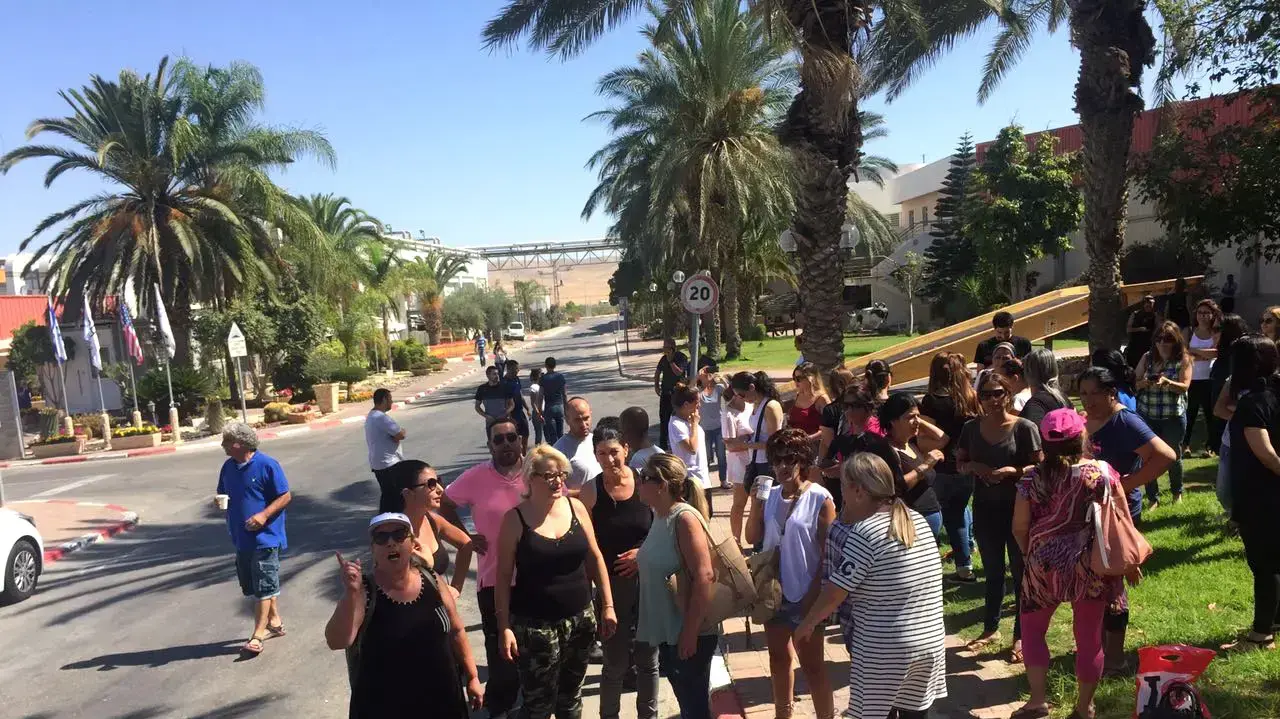 עובדים מתבצרים במפעל אמיליה קוסמטיקה בירוחם