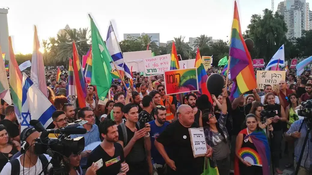 הפגנה נגד ביטול מצעד הגאווה, עיריית באר שבע. יולי 2016 הפגנה נגד ביטול מצעד הגאווה, עיריית באר שבע. יולי 2016