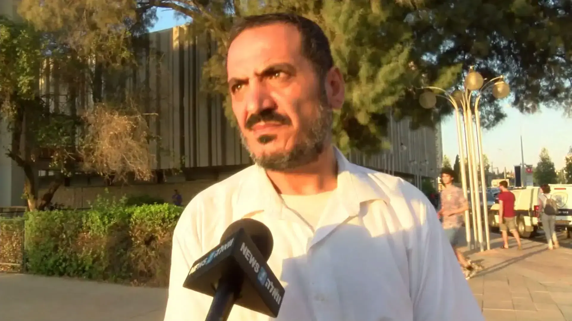 הרב גדי מזוז בהפגנה נגד ביטול מצעד הגאווה, עיריית באר שבע. יולי 2016