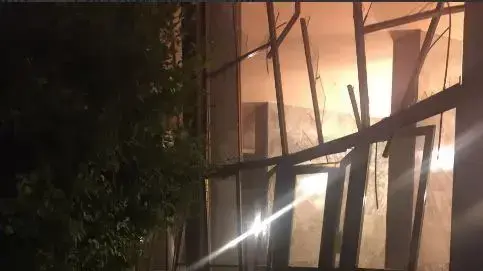 הפרלמנט הטורקי לאחר הפצצת מסוק המורדים, יולי 2016 הפרלמנט הטורקי לאחר הפצצת מסוק המורדים, יולי 2016