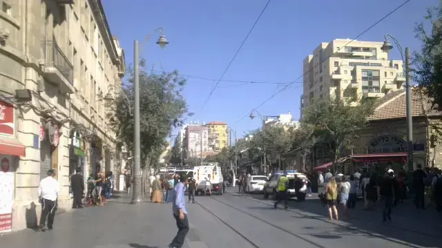 נושא: פלסטיני נעצר בכניסה לרכבת הקלה ברחוב קינג ג'ורג' במרכז ירושלים בחשד שהחזיק מטען חבלה בתיקו. 17 ביולי 2016 נושא: פלסטיני נעצר בכניסה לרכבת הקלה ברחוב קינג ג'ורג' במרכז ירושלים בחשד שהחזיק מטען חבלה בתיקו. 17 ביולי 2016