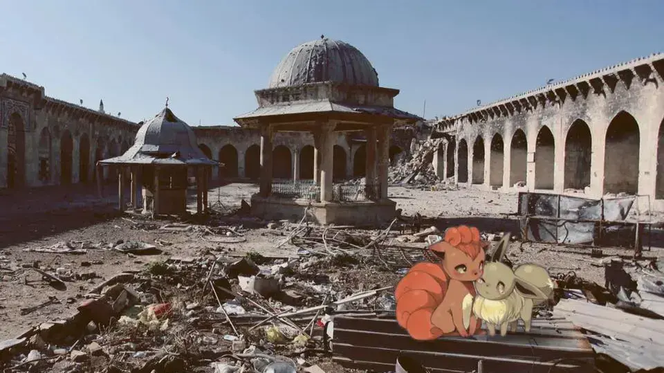 תמונות שפרסם אמן סורי בהן קריקטורות של פוקימון גו על רקע חורבות ערי סוריה. יולי 2016 תמונות שפרסם אמן סורי בהן קריקטורות של פוקימון גו על רקע חורבות ערי סוריה. יולי 2016