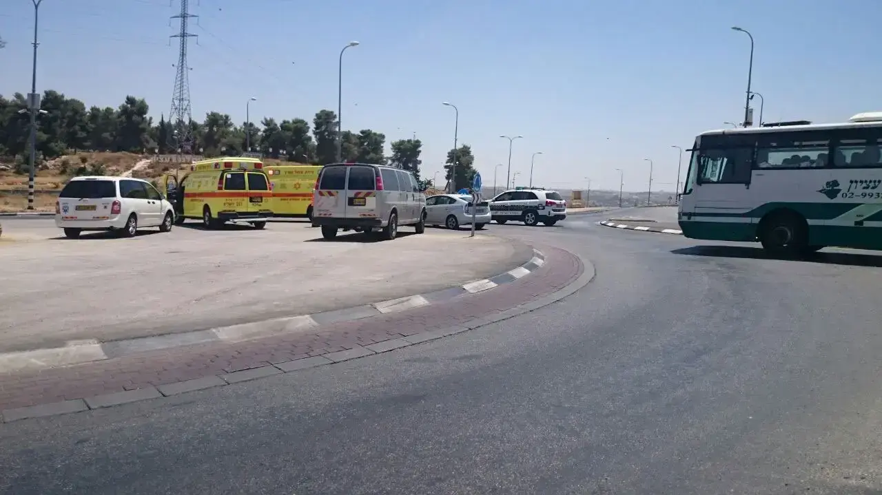 זירת פיגוע דקירה, סמוך לצומת אל-ערוב. 18 ביולי 2016 זירת פיגוע דקירה, סמוך לצומת אל-ערוב. 18 ביולי 2016