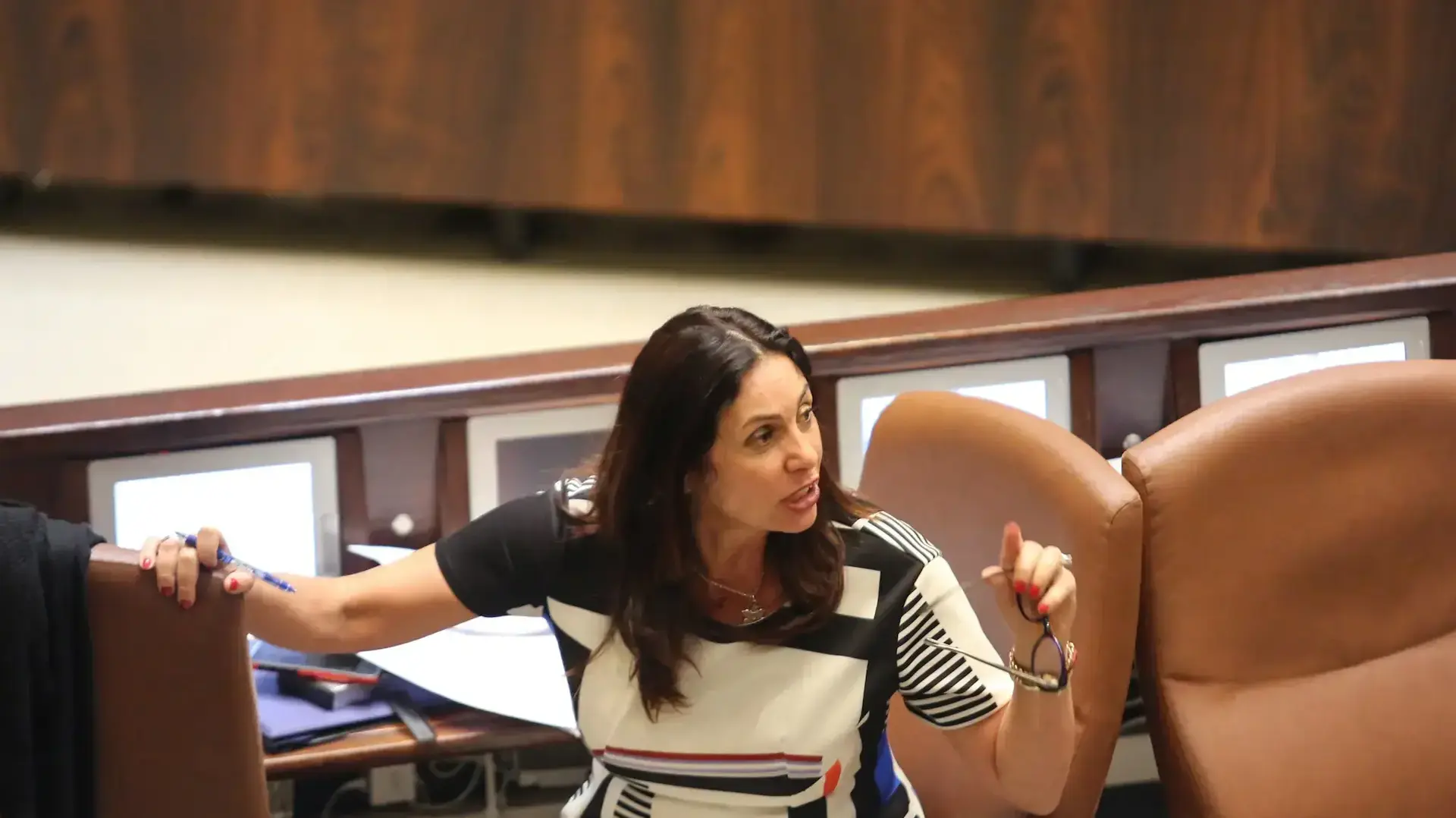 יו"ר האופוזיציה יצחק הרצוג במליאת הכנסת יו"ר האופוזיציה יצחק הרצוג במליאת הכנסת