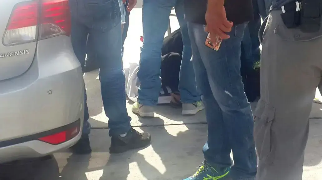הרב ברלנד נוחת בישראל ומנשק את האדמה הרב ברלנד נוחת בישראל ומנשק את האדמה