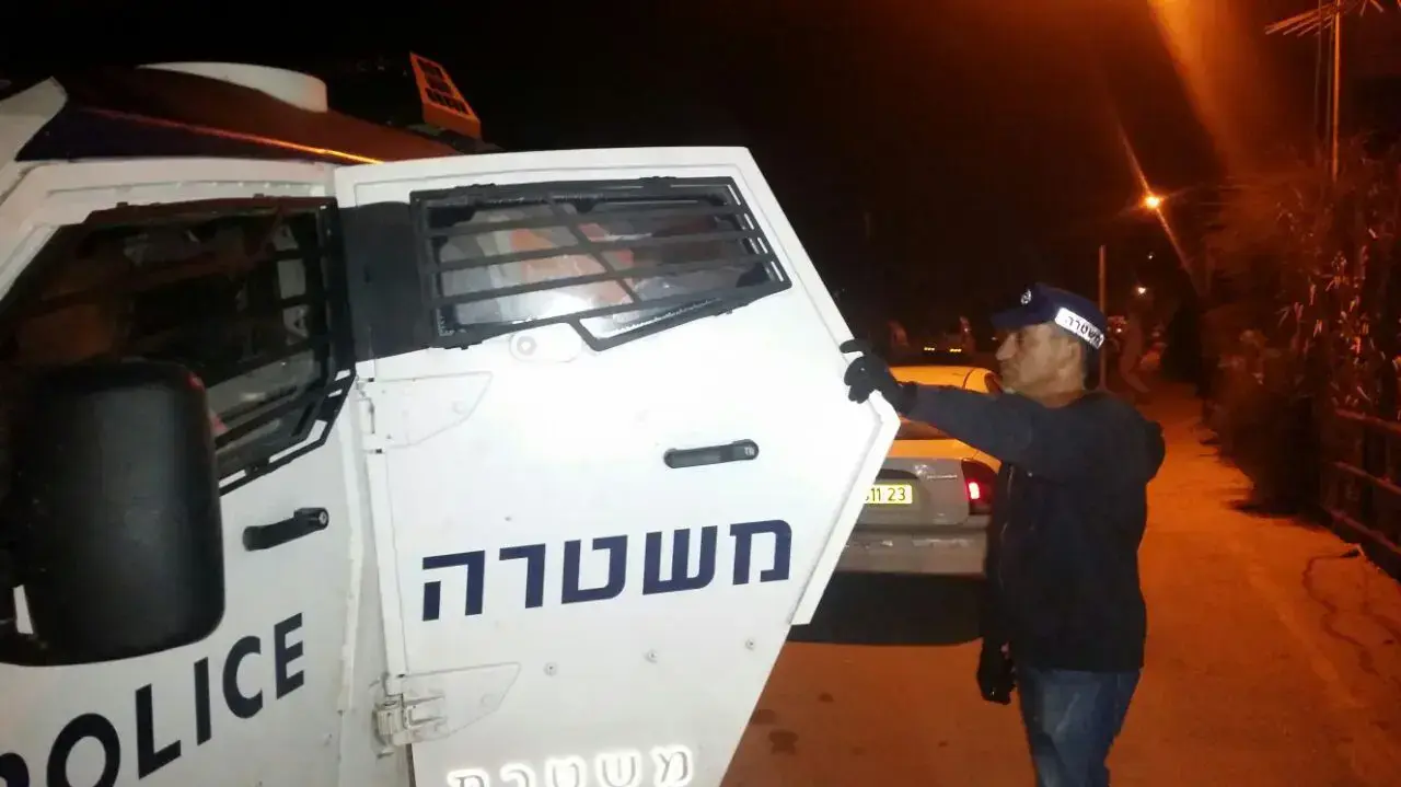 המשטרה מזהירה תושבת יצהר לקראת מצעד הגאווה בירושלים. יולי 2016 המשטרה מזהירה תושבת יצהר לקראת מצעד הגאווה בירושלים. יולי 2016