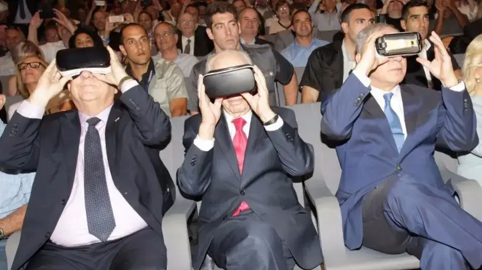 בנימין נתניהו ראובן ריבלין ושמעון פרס בכנס חדנות במרכז פרס לשלום בנימין נתניהו ראובן ריבלין ושמעון פרס בכנס חדנות במרכז פרס לשלום