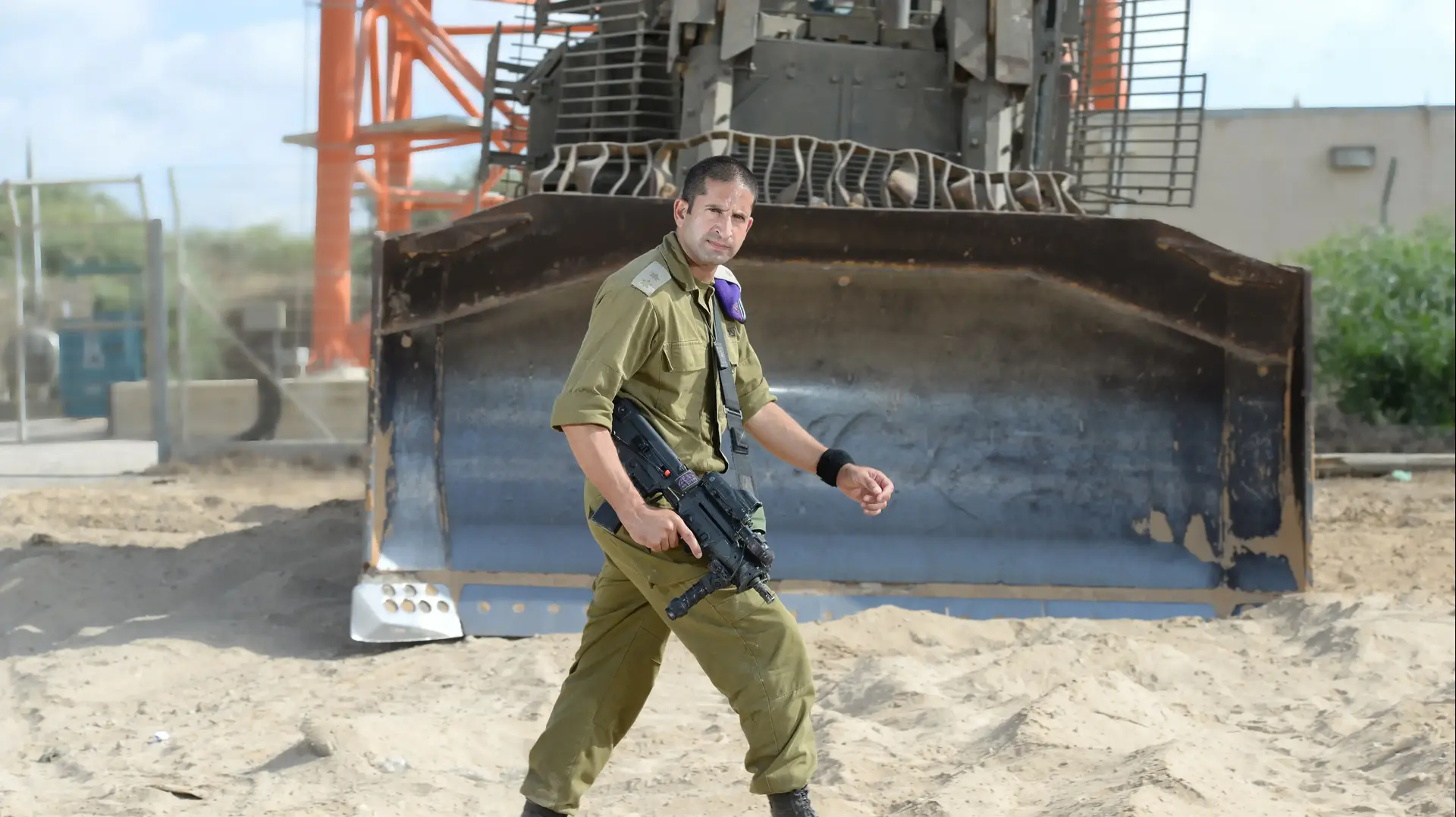 סגן אלוף לירון בטיטו מגד רותם בחטיבת גבעתי, יולי 2016 סגן אלוף לירון בטיטו מגד רותם בחטיבת גבעתי, יולי 2016