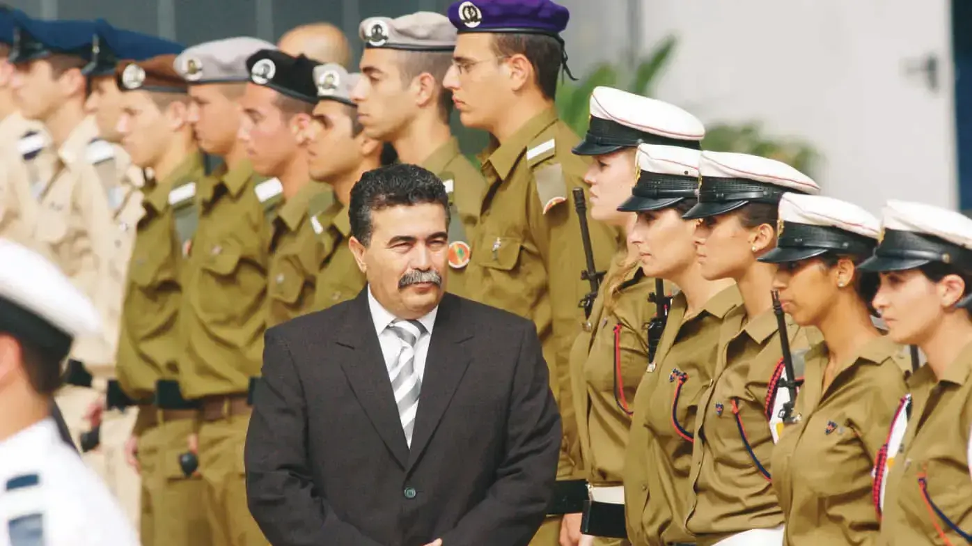 עמיר פרץ במהלך מלחמת לבנון השנייה, 2006 עמיר פרץ במהלך מלחמת לבנון השנייה, 2006