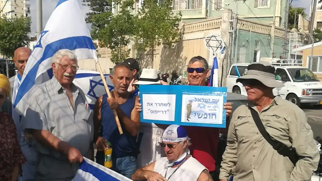 תומכי החייל אלאור אזריה. בית הדין הצבאי ביפו. 24 ביולי 2016 תומכי החייל אלאור אזריה. בית הדין הצבאי ביפו. 24 ביולי 2016