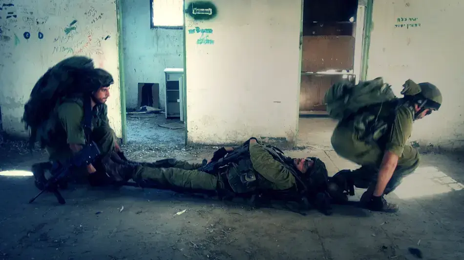 אלונקה צבאית חדשה לשימוש במתארי לחימה מורכבים אלונקה צבאית חדשה לשימוש במתארי לחימה מורכבים