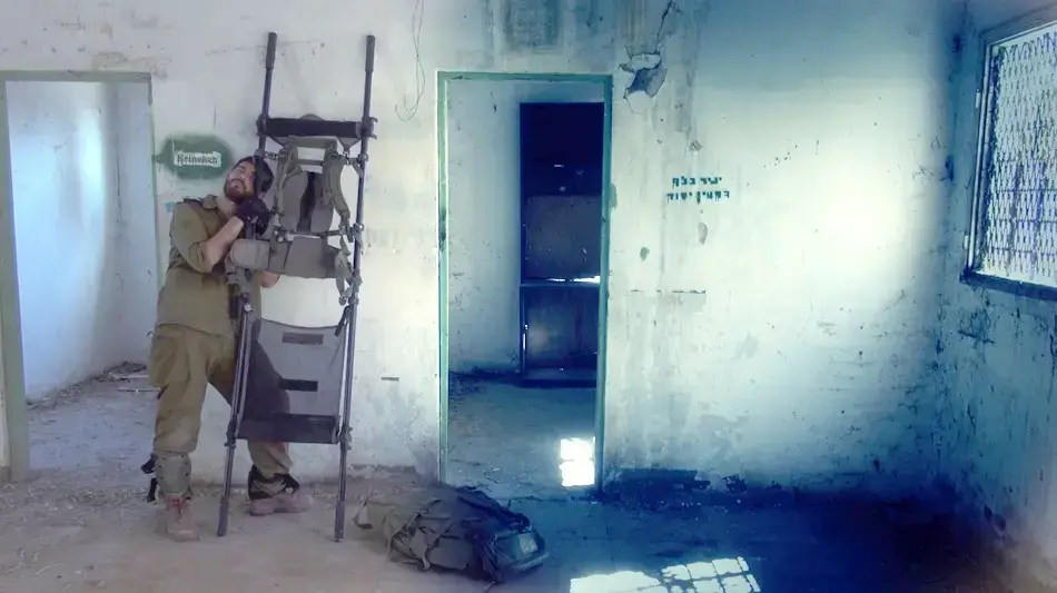 אלונקה צבאית חדשה לשימוש במתארי לחימה מורכבים אלונקה צבאית חדשה לשימוש במתארי לחימה מורכבים