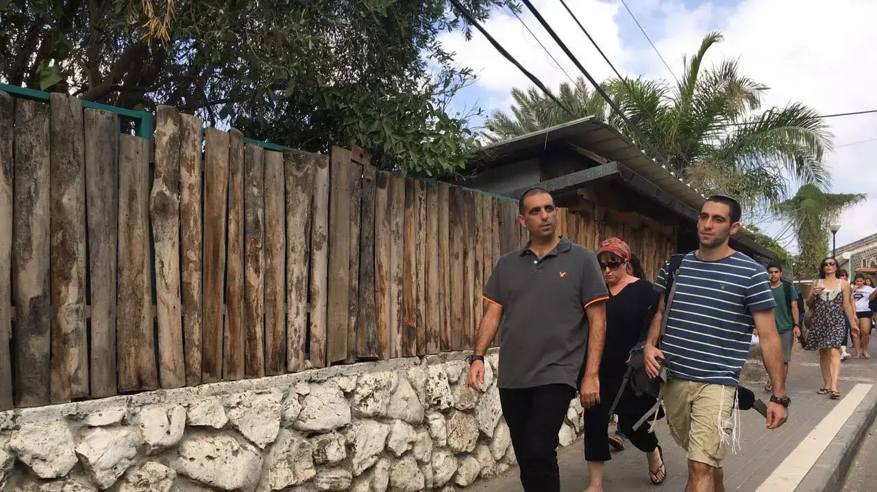תא"ל אופק בוכריס בלשכת גיוס טבריה עם בנו, 25 ביולי 2016 תא"ל אופק בוכריס בלשכת גיוס טבריה עם בנו, 25 ביולי 2016