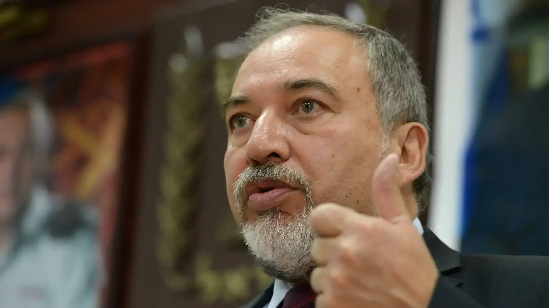 שר הביטחון אביגדור ליברמן בביקור בלשכת הגיוס תל השומר. 25 ביולי 2016 שר הביטחון אביגדור ליברמן בביקור בלשכת הגיוס תל השומר. 25 ביולי 2016