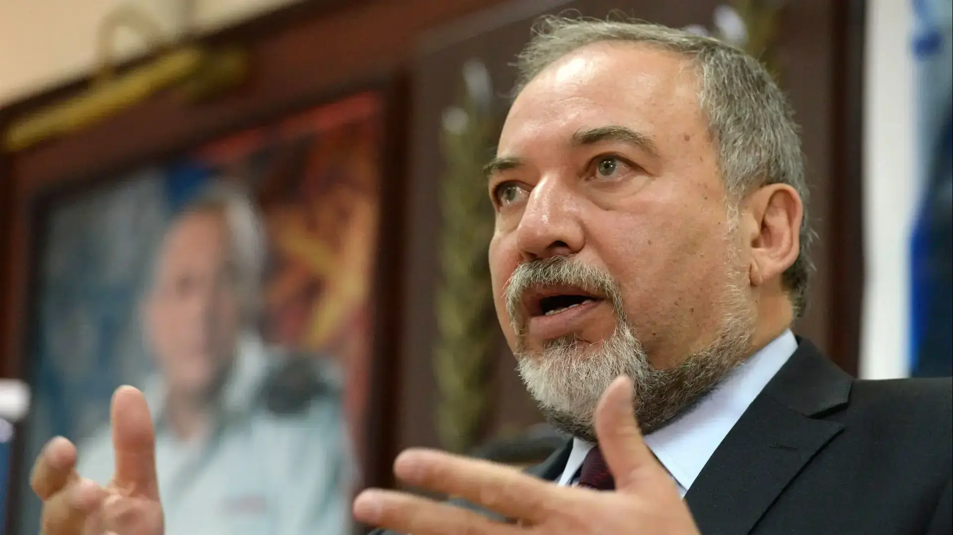 שר הביטחון אביגדור ליברמן בביקור בלשכת הגיוס תל השומר. 25 ביולי 2016 שר הביטחון אביגדור ליברמן בביקור בלשכת הגיוס תל השומר. 25 ביולי 2016