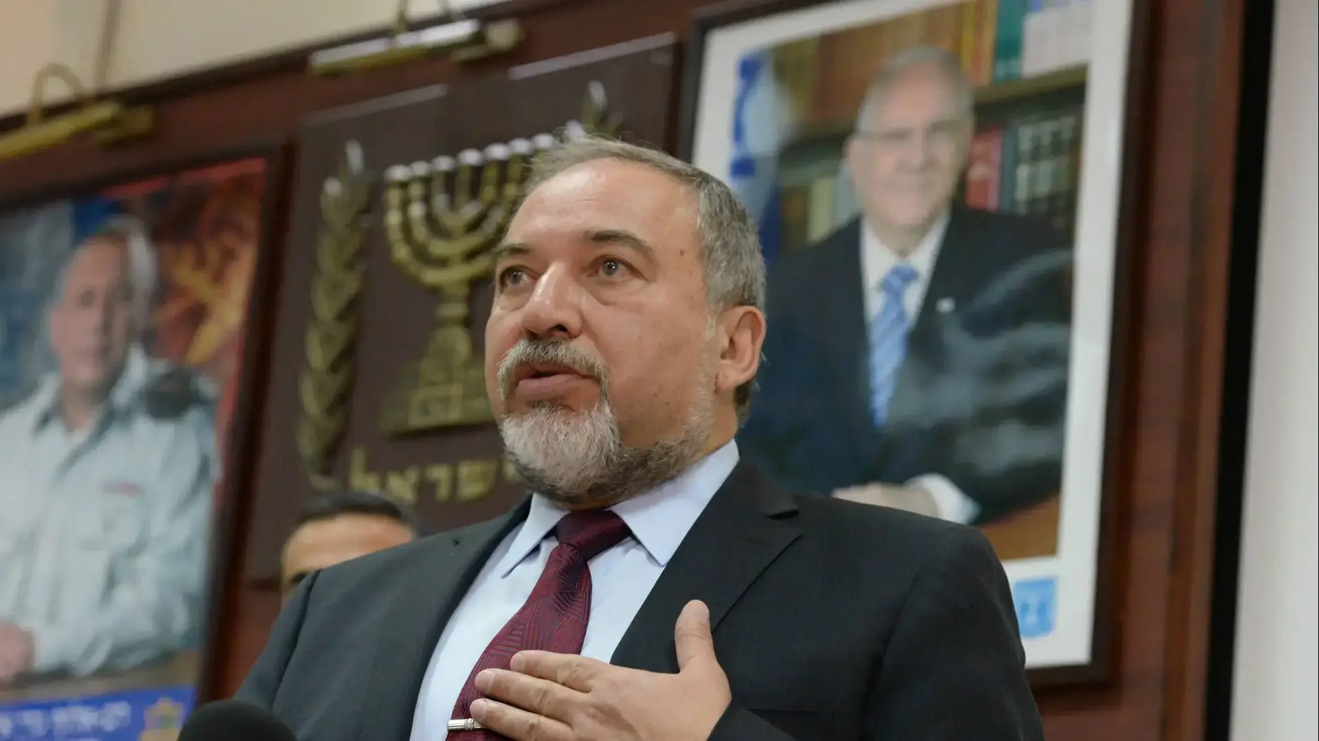 שר הביטחון אביגדור ליברמן, בסיס תל השומר. 25 ביולי 2016 שר הביטחון אביגדור ליברמן, בסיס תל השומר. 25 ביולי 2016