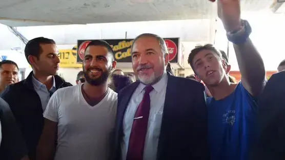 שר הביטחון אביגדור ליברמן בביקור בבסיס תל השומר, 25 ביולי 2016 שר הביטחון אביגדור ליברמן בביקור בבסיס תל השומר, 25 ביולי 2016