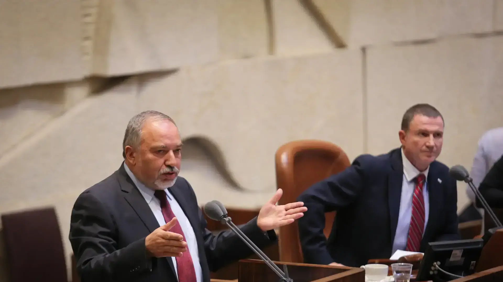 שר הביטחון אביגדור ליברמן במסגרת שעת שאלות, כנסת. יולי 2016
