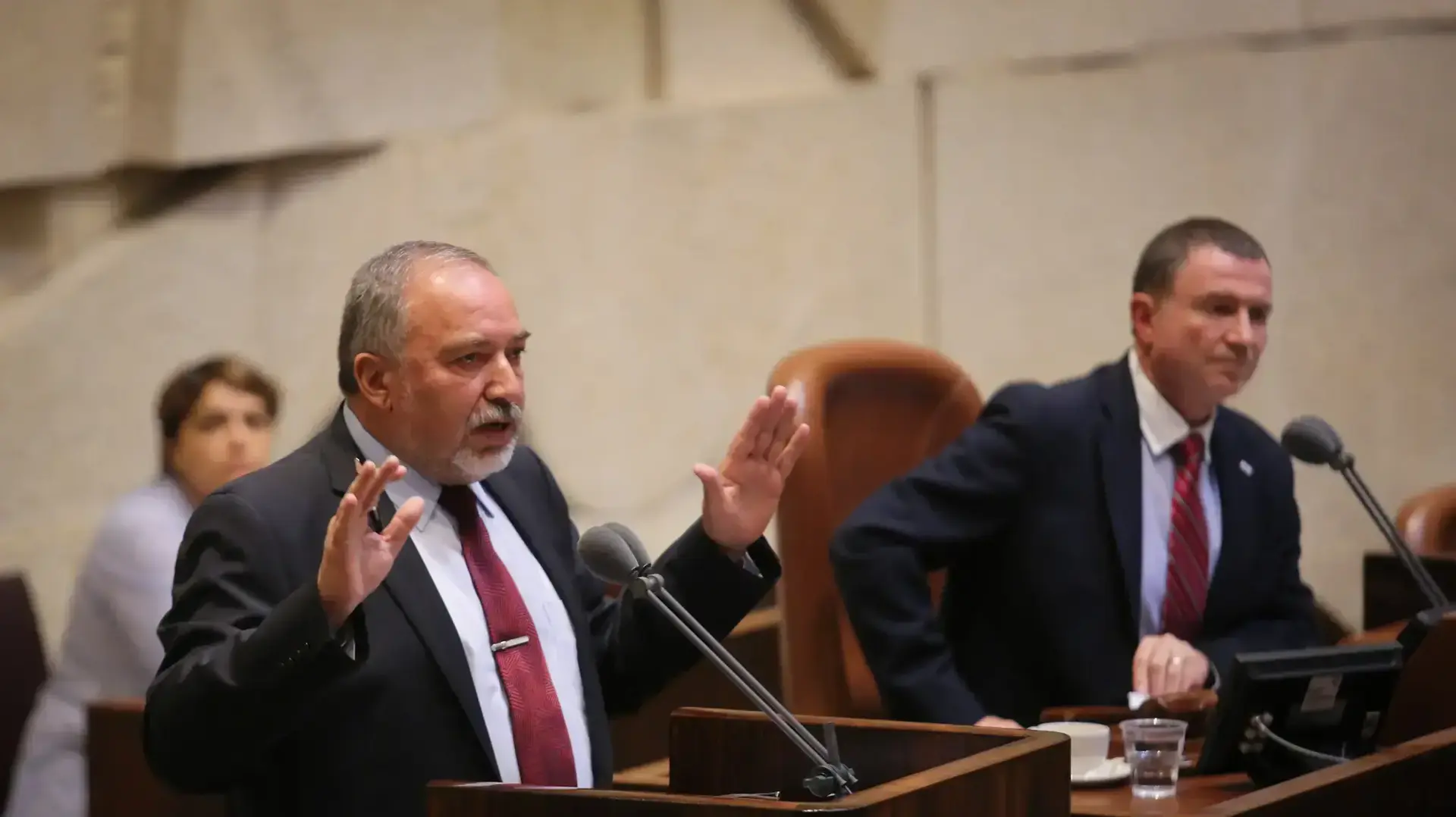 שר הביטחון אביגדור ליברמן במסגרת שעת שאלות, כנסת. יולי 2016 שר הביטחון אביגדור ליברמן במסגרת שעת שאלות, כנסת. יולי 2016