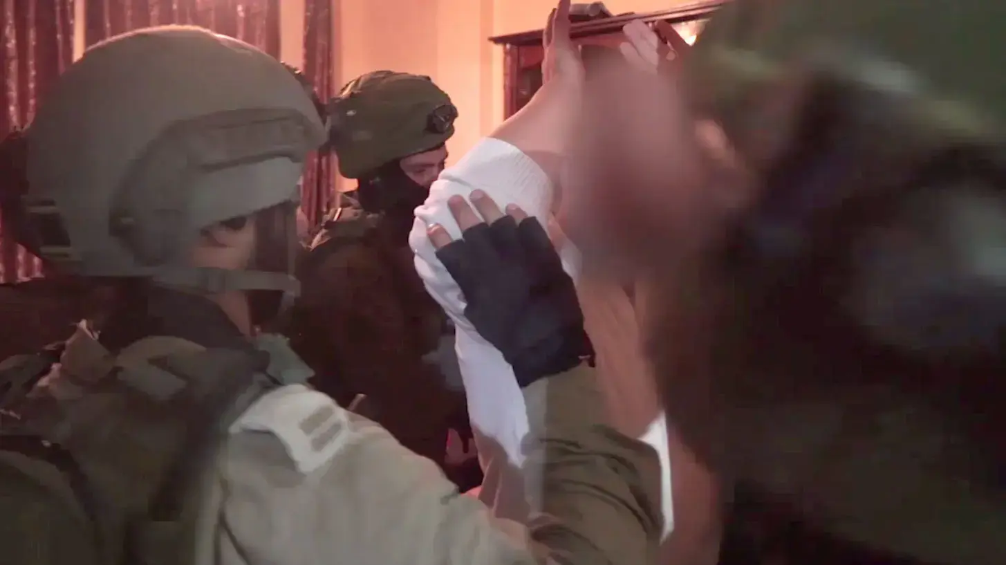 חיילי צה"ל פושטים על כפר סוריף ועוצרים את חברי החוליה שרצחה את מיכאל מרק, 27 ביולי 2016 חיילי צה"ל פושטים על כפר סוריף ועוצרים את חברי החוליה שרצחה את מיכאל מרק, 27 ביולי 2016