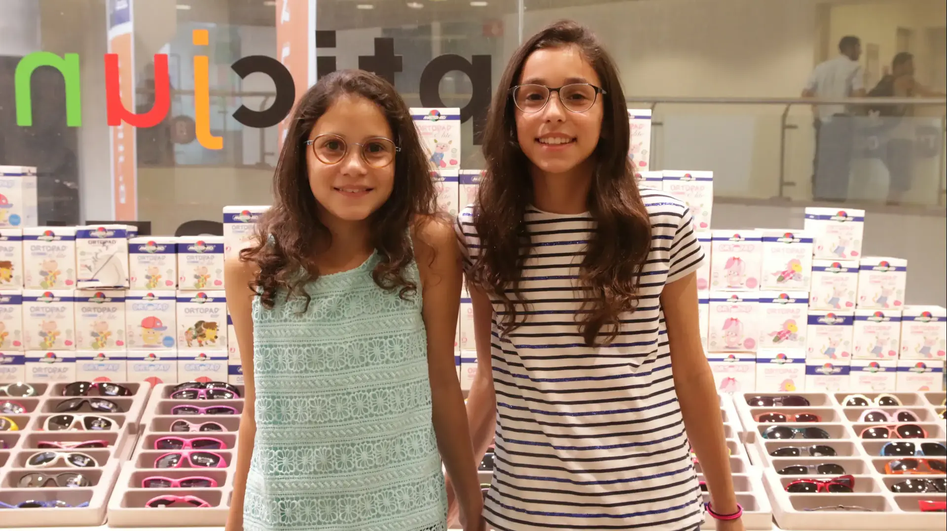 ילדים במשקפיים ילדים במשקפיים