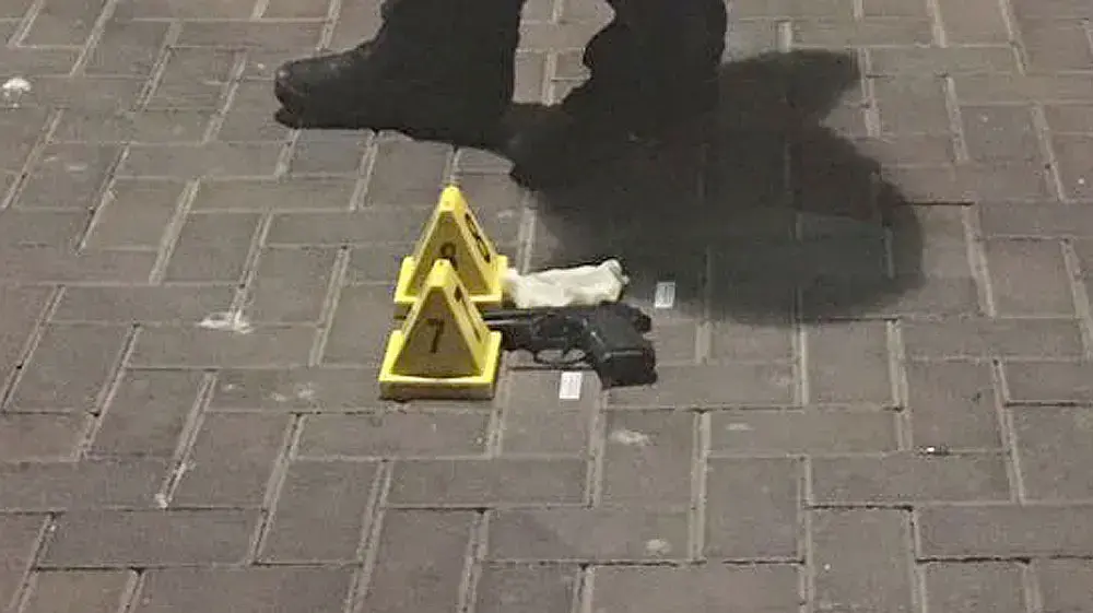 צעיר נורה בדרום תל אביב לאחר ששלף אקדח לעבר שוטרים, יולי 2016 צעיר נורה בדרום תל אביב לאחר ששלף אקדח לעבר שוטרים, יולי 2016