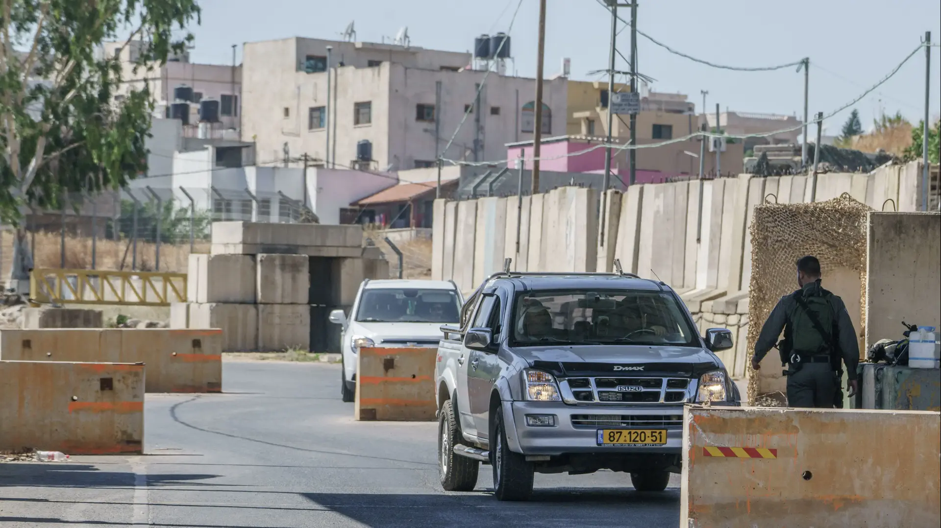 "הצד של חיזבאללה ירוק יותר": הכפר העלווי שחצוי בין ישראל ללבנון