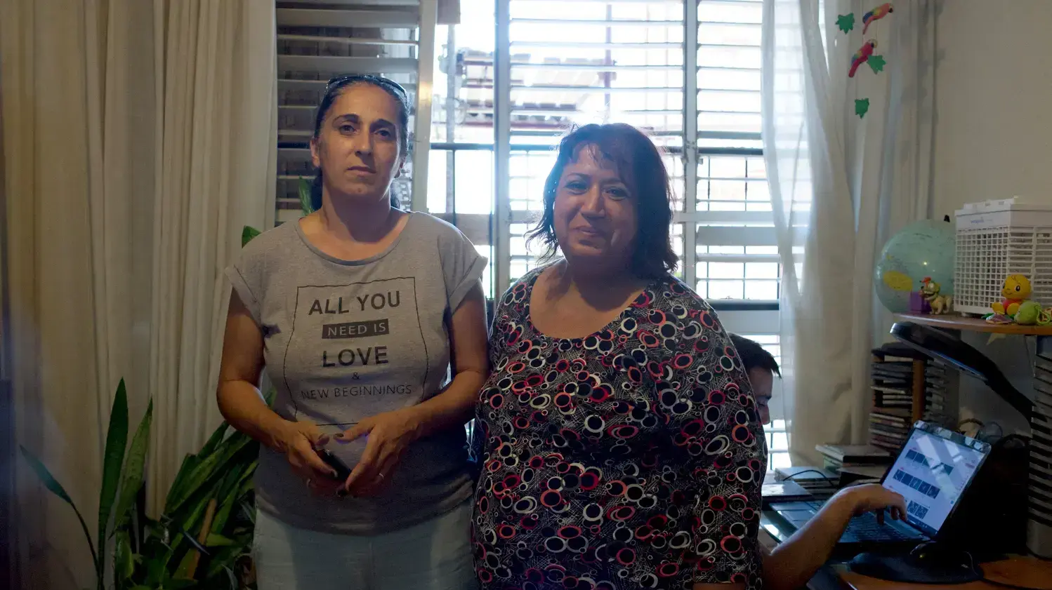 דיירות הבניין בראשון לציון בו נהרג פועל בניין דיירות הבניין בראשון לציון בו נהרג פועל בניין