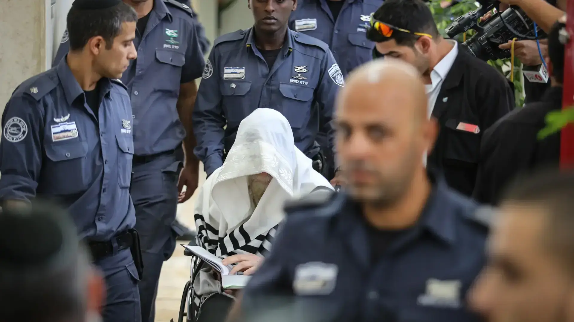 הרב ברלנד בבית משפט השלום ירושלים מואשם במעשים מגונים בנשים ובקטינה, יולי 2014