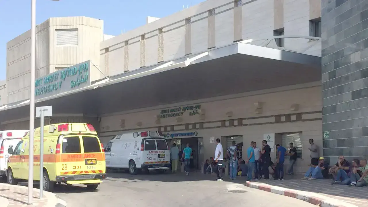 מחוץ למרכז הרפואי סורוקה, באר שבע. 31 ביולי 2016 מחוץ למרכז הרפואי סורוקה, באר שבע. 31 ביולי 2016