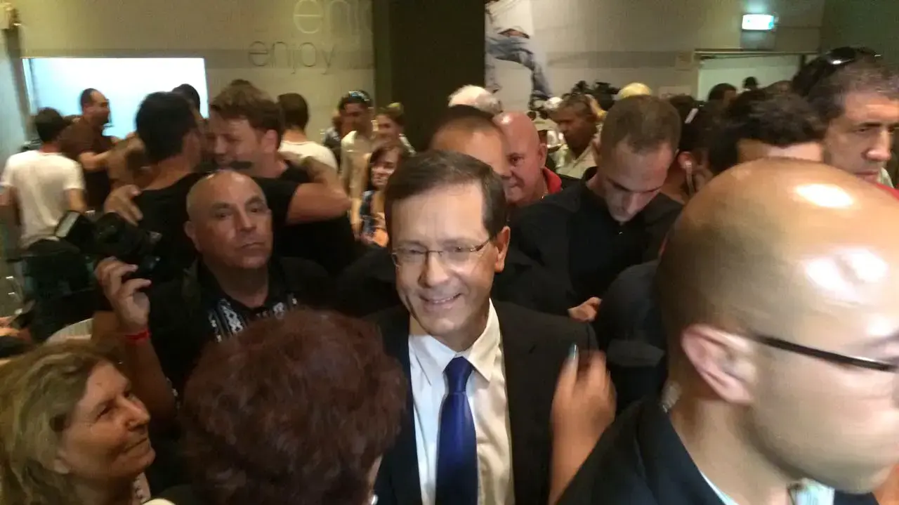 יו"ר מפלגת העבודה יצחק הרצוג כנס מפלגת העבודה בבית החייל בתל אביב יו"ר מפלגת העבודה יצחק הרצוג כנס מפלגת העבודה בבית החייל בתל אביב
