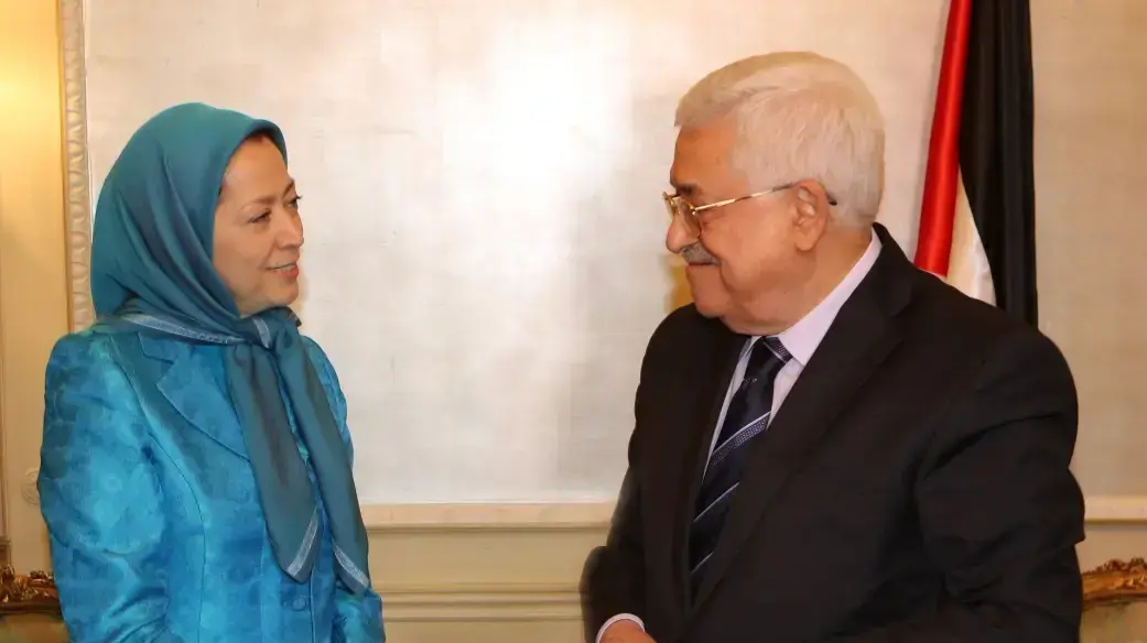 יו"ר הרשות הפלסטינית אבו מאזן בפגישתו עם מרים רחאבי, יו"ר ארגון אופוזיציה איראני, בפריז, יולי 2016 יו"ר הרשות הפלסטינית אבו מאזן בפגישתו עם מרים רחאבי, יו"ר ארגון אופוזיציה איראני, בפריז, יולי 2016