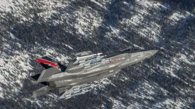 מטוס F-35 במהלך ניסוי שיגור טיל אוויר-אוויר, יולי 2016 מטוס F-35 במהלך ניסוי שיגור טיל אוויר-אוויר, יולי 2016