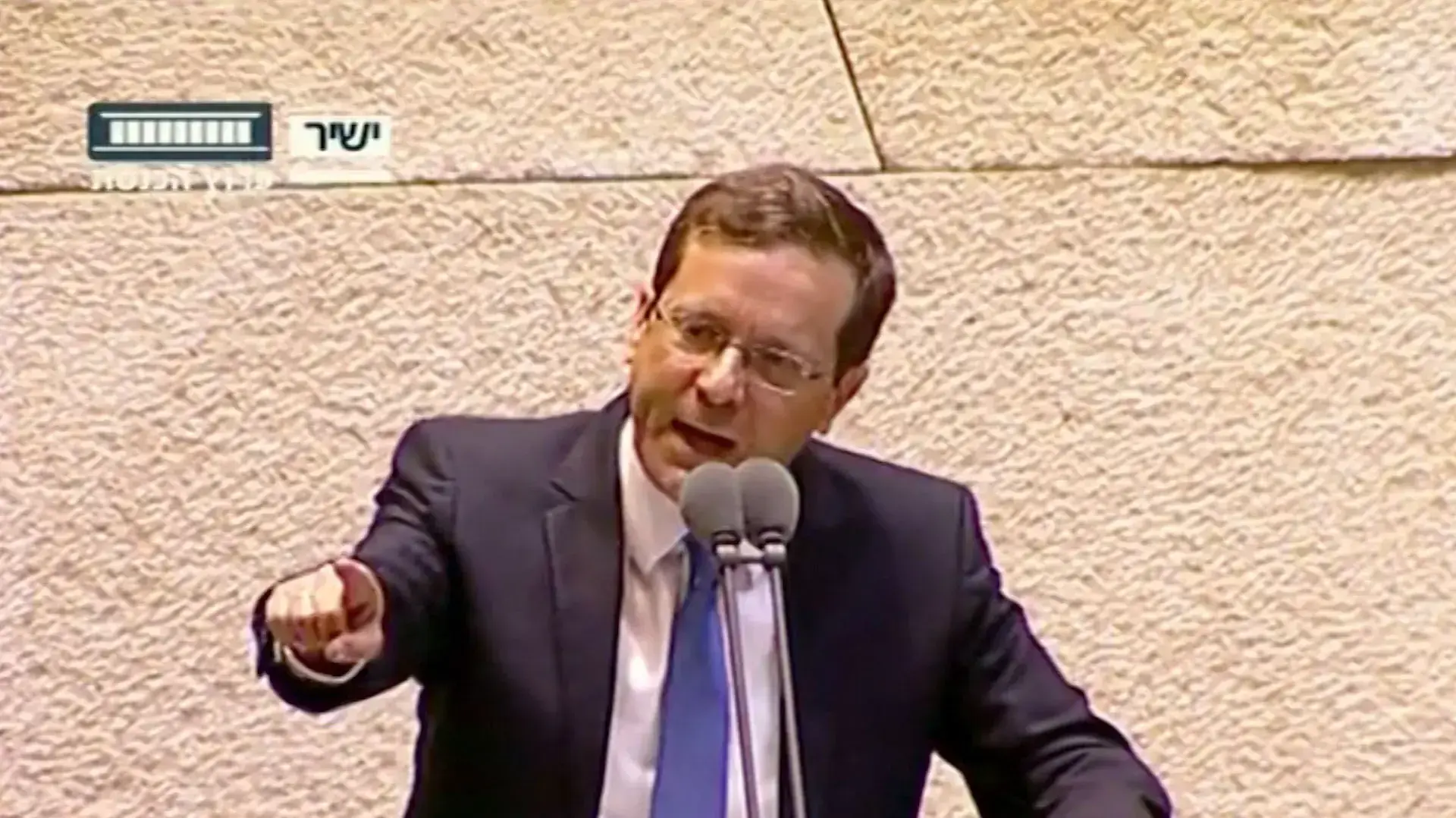 יצחק הרצוג יושב ראש האופוזיציה - נואם במליאת הכנסת יצחק הרצוג יושב ראש האופוזיציה - נואם במליאת הכנסת