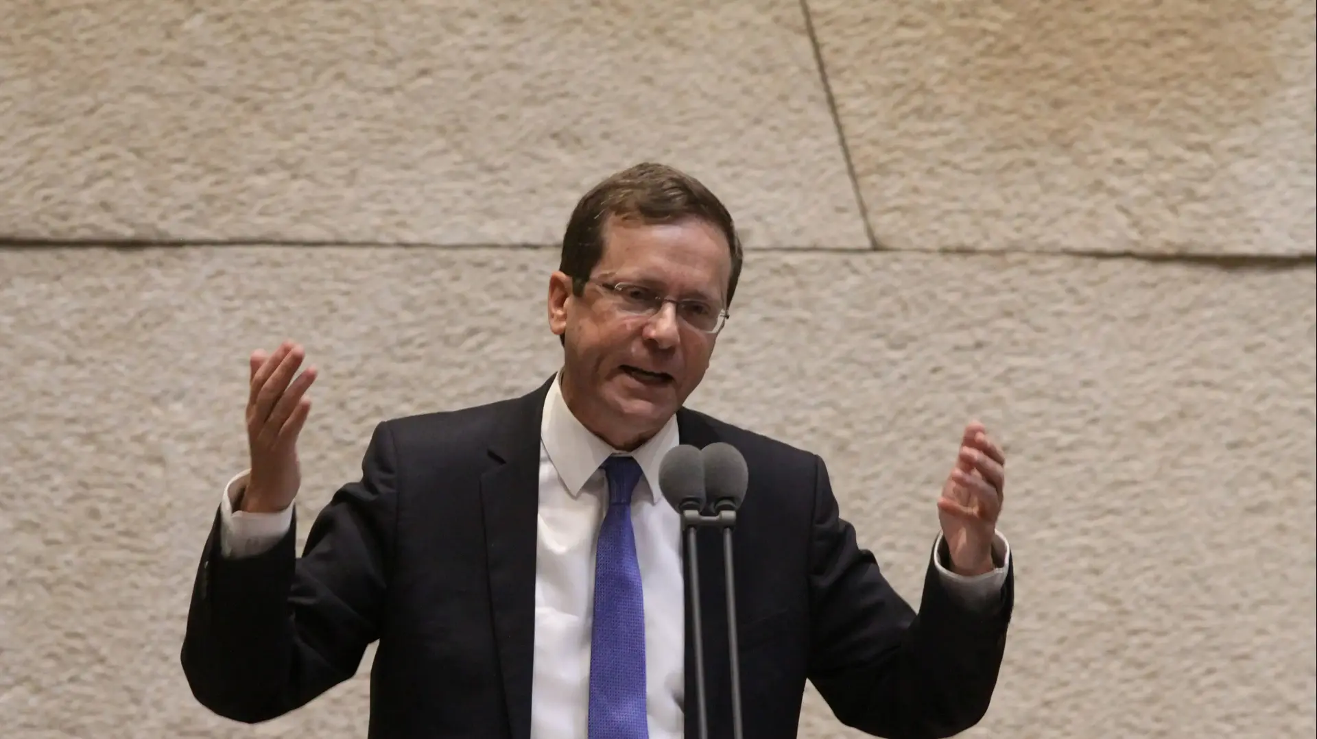 יצחק הרצוג יו"ר האופוזיציה במליאת הכנסת דיון מיוחד לרגל יום הזיכרון לפטירתו של ז'בוטינסקי יצחק הרצוג יו"ר האופוזיציה במליאת הכנסת דיון מיוחד לרגל יום הזיכרון לפטירתו של ז'בוטינסקי